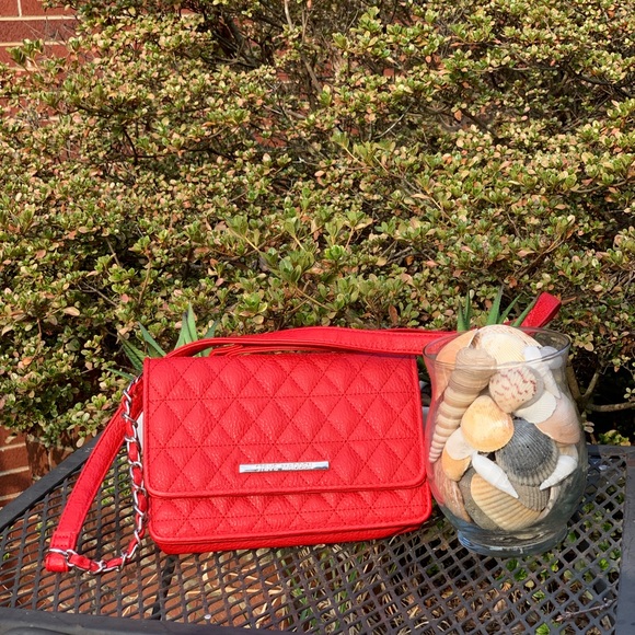 Steve Madden Handbags - 🌵Bright red Steve Madden crossbody 🌵